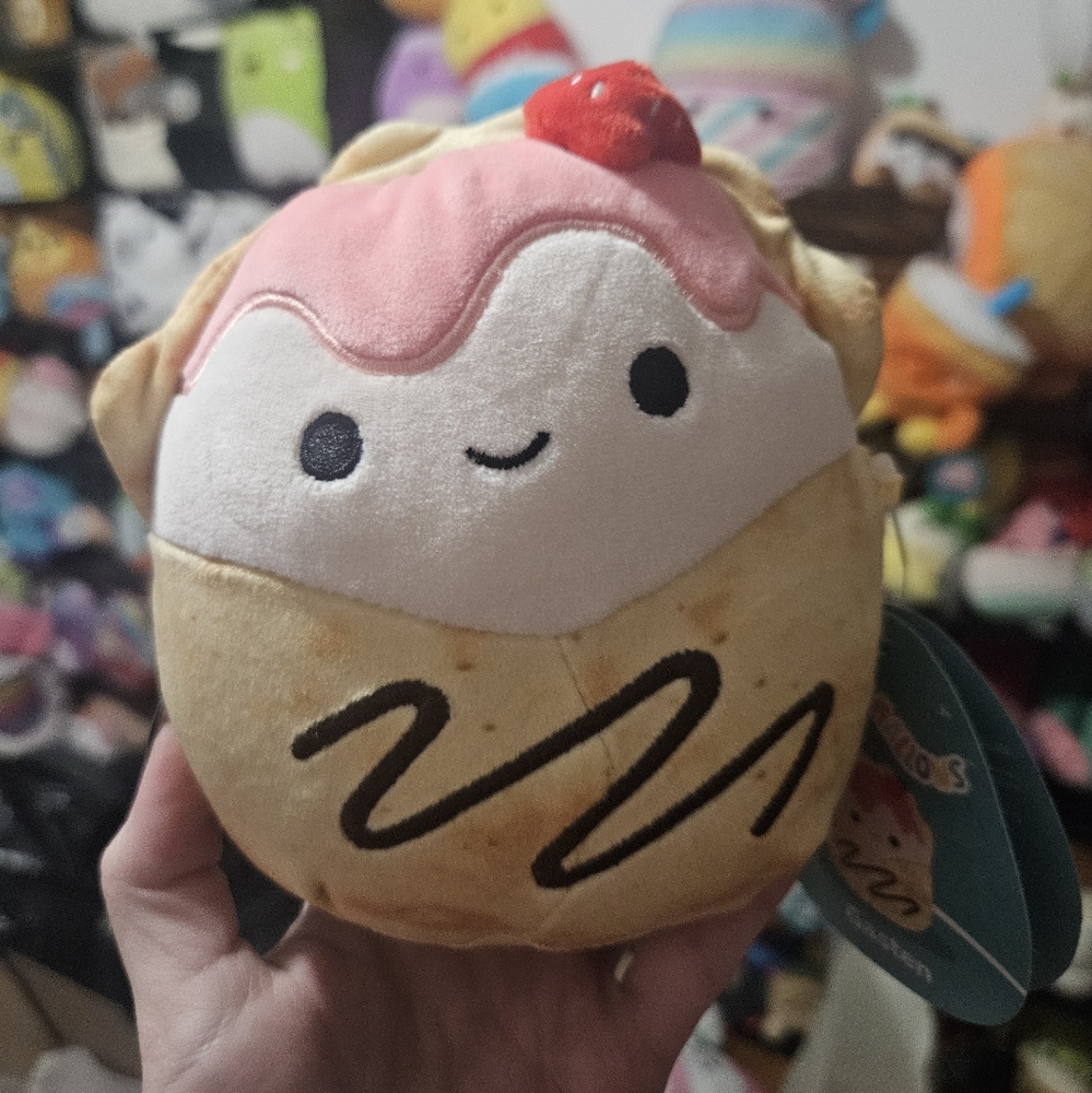 NWT 5” Gasten the Strawberry Crepe 🍓 Squishmallow